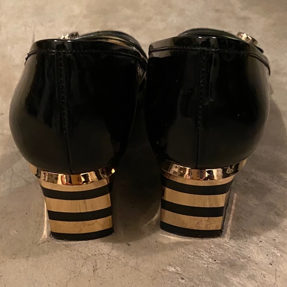 Authentic Marc Jacobs Patent Gold striped Pumps 34.5 (US 4.5) - Picture 3 of 6